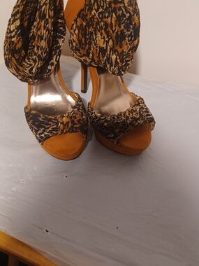 Charlotte Russe Mustard and Black Patterned Draped Slingback Heels